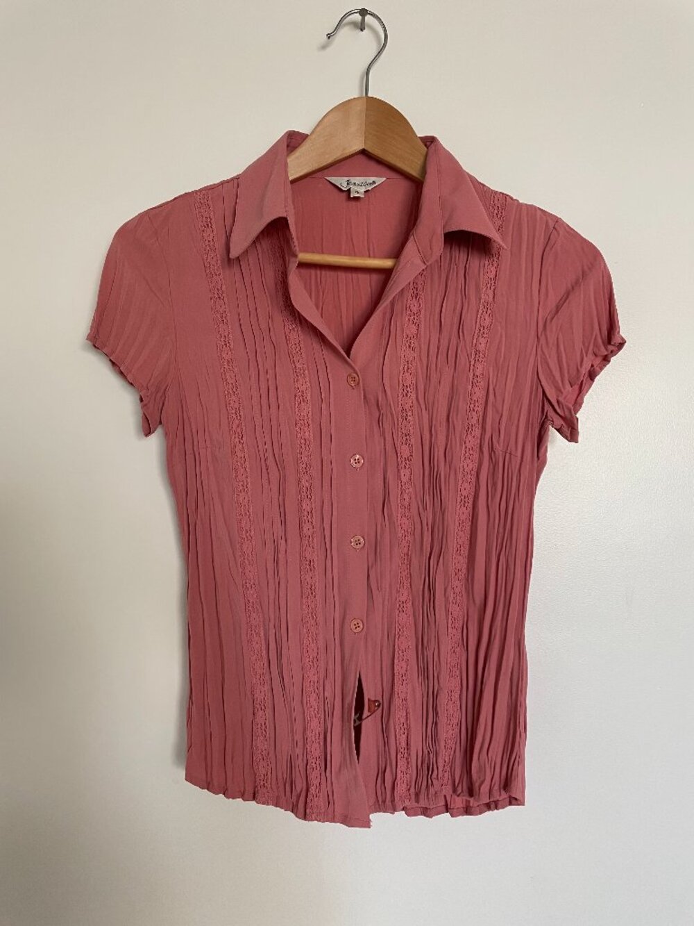 Jessica Dainty Lace Short-Sleeve Button-up Blouse Pink